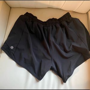 Lululemon Tracker short Black size 8, 4 inseam